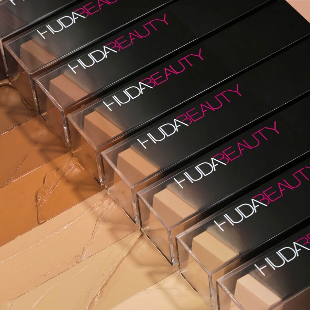⚡️💕HUDA BEAUTY Foundation Stick Biscotti